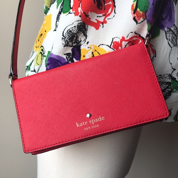 kate spade Handbags - Kate Spade smartphone crossbody bag